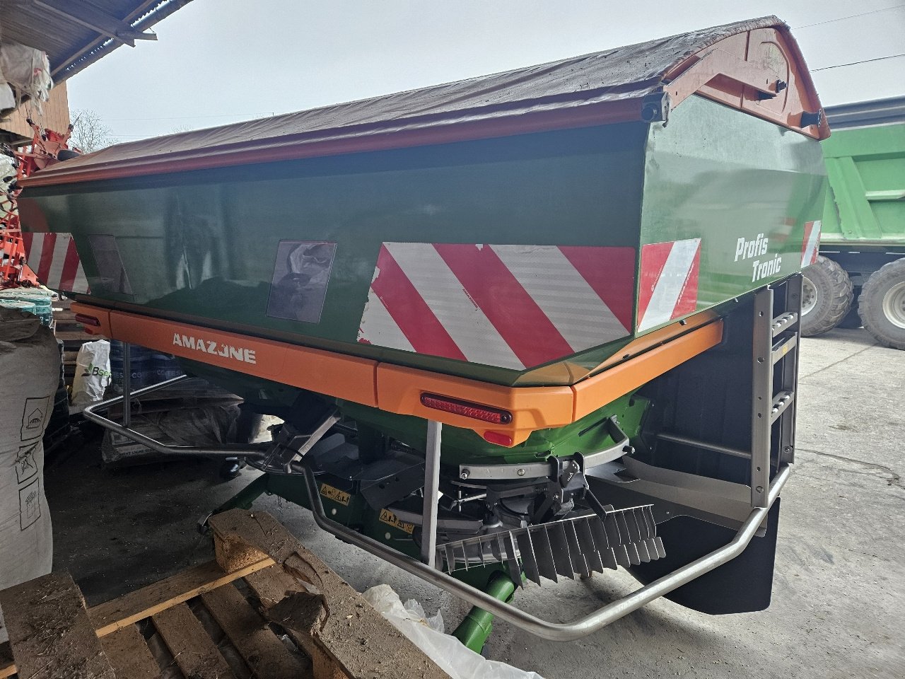 Düngerstreuer typu Amazone Za-v 3200 profis tronic, Gebrauchtmaschine v MANDRES-SUR-VAIR (Obrázek 4)