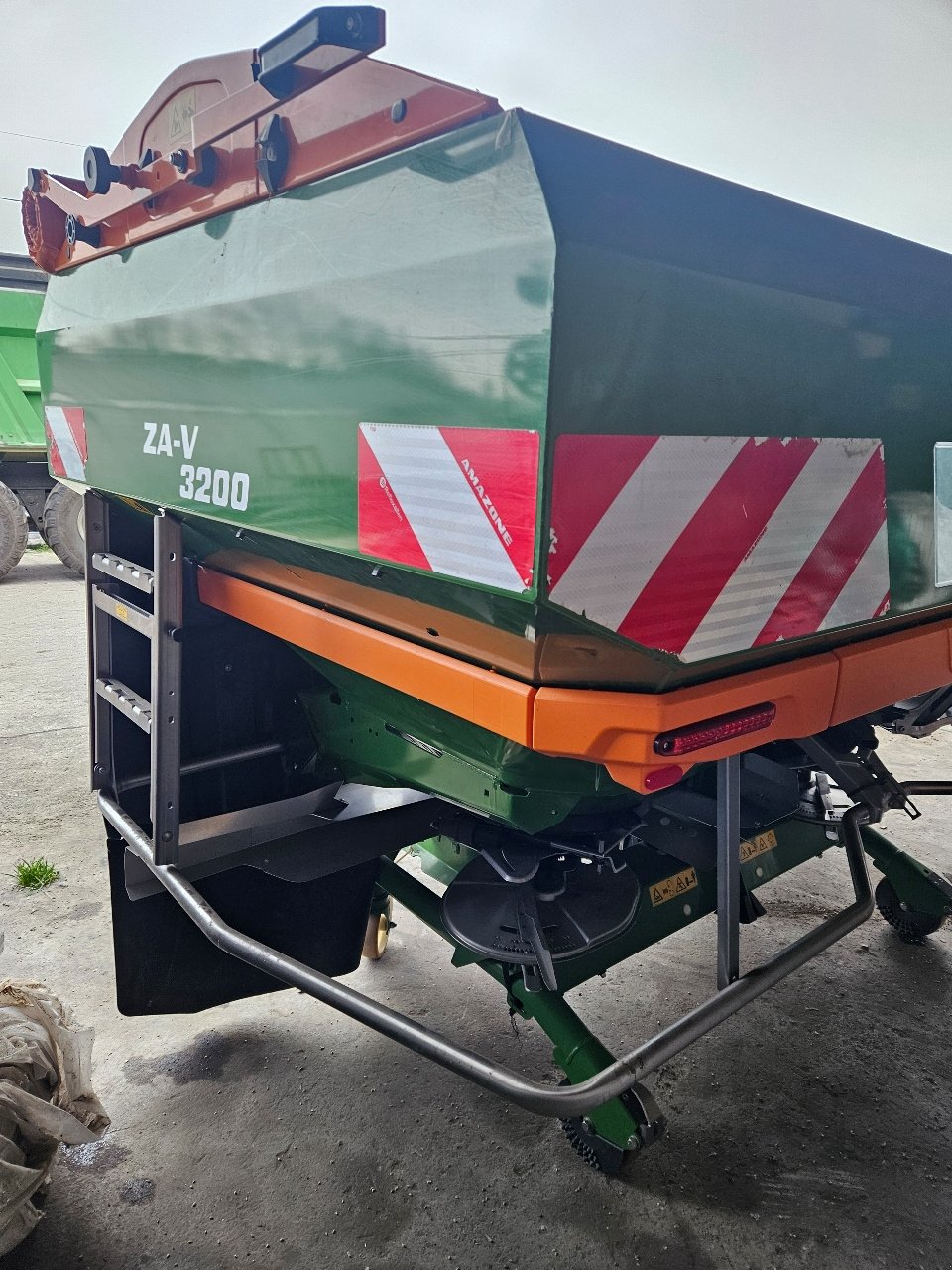 Düngerstreuer typu Amazone Za-v 3200 profis tronic, Gebrauchtmaschine v MANDRES-SUR-VAIR (Obrázek 3)