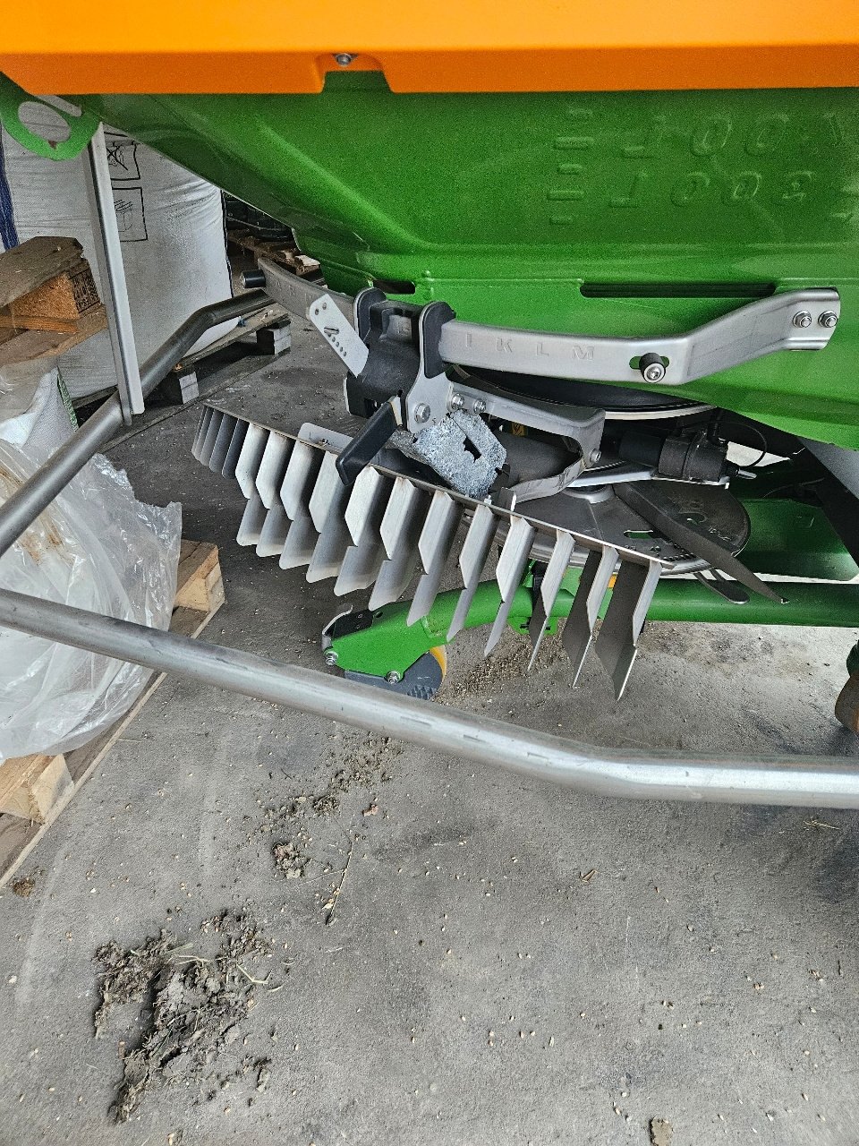 Düngerstreuer typu Amazone Za-v 3200 profis tronic, Gebrauchtmaschine v MANDRES-SUR-VAIR (Obrázek 9)