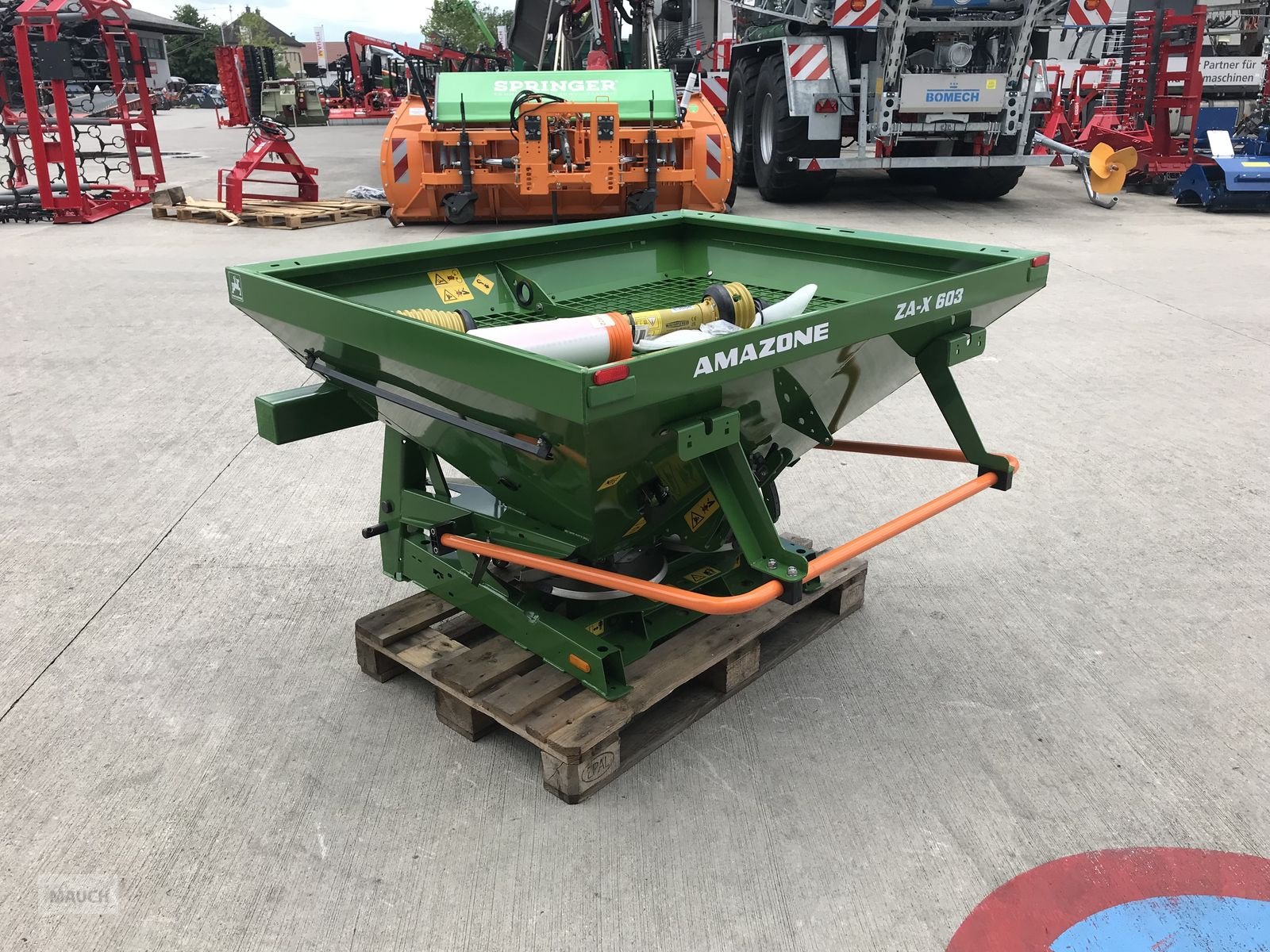 Düngerstreuer des Typs Amazone ZA-X 603, Neumaschine in Burgkirchen (Bild 4)
