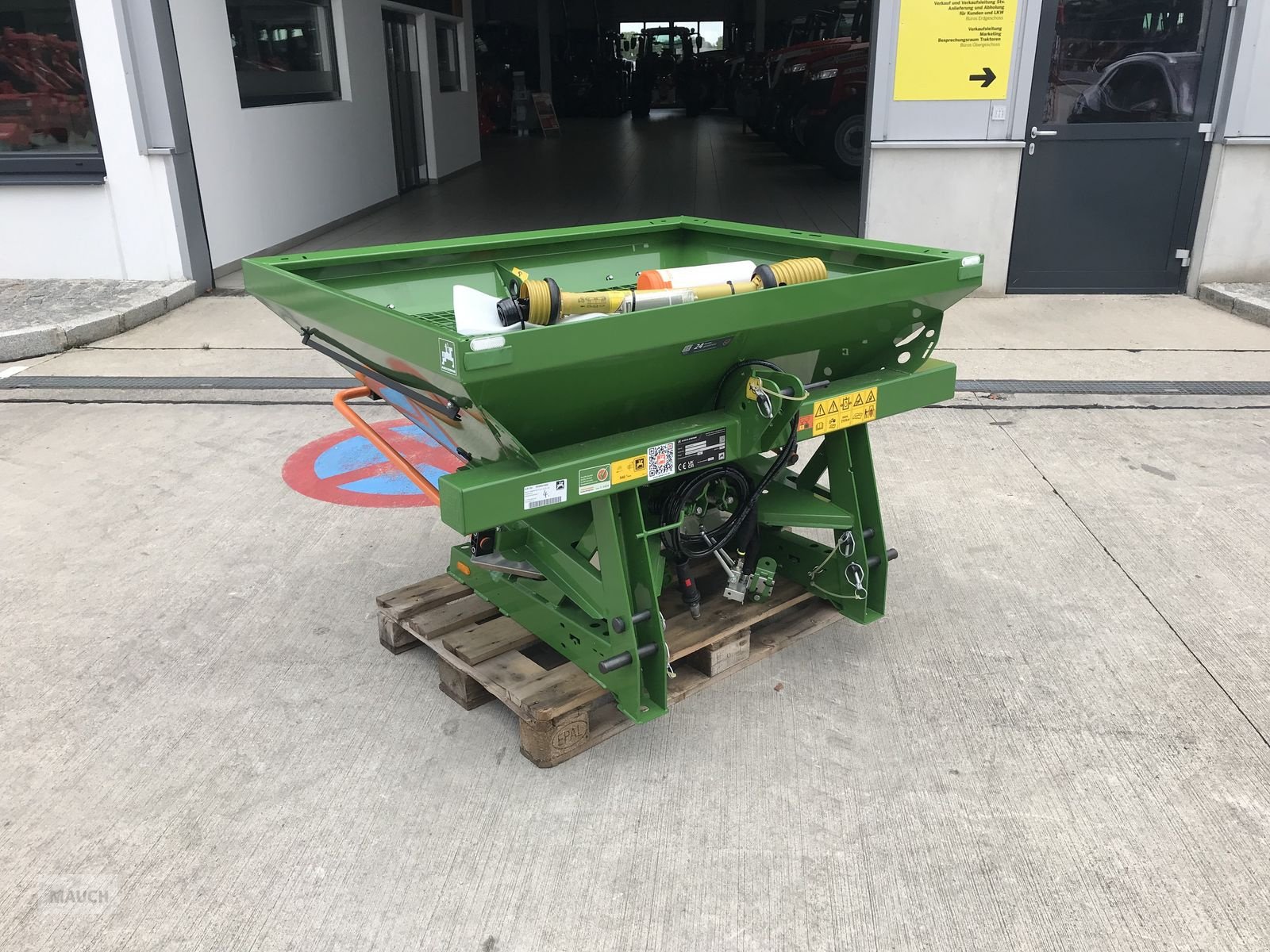 Düngerstreuer des Typs Amazone ZA-X 603, Neumaschine in Burgkirchen (Bild 1)