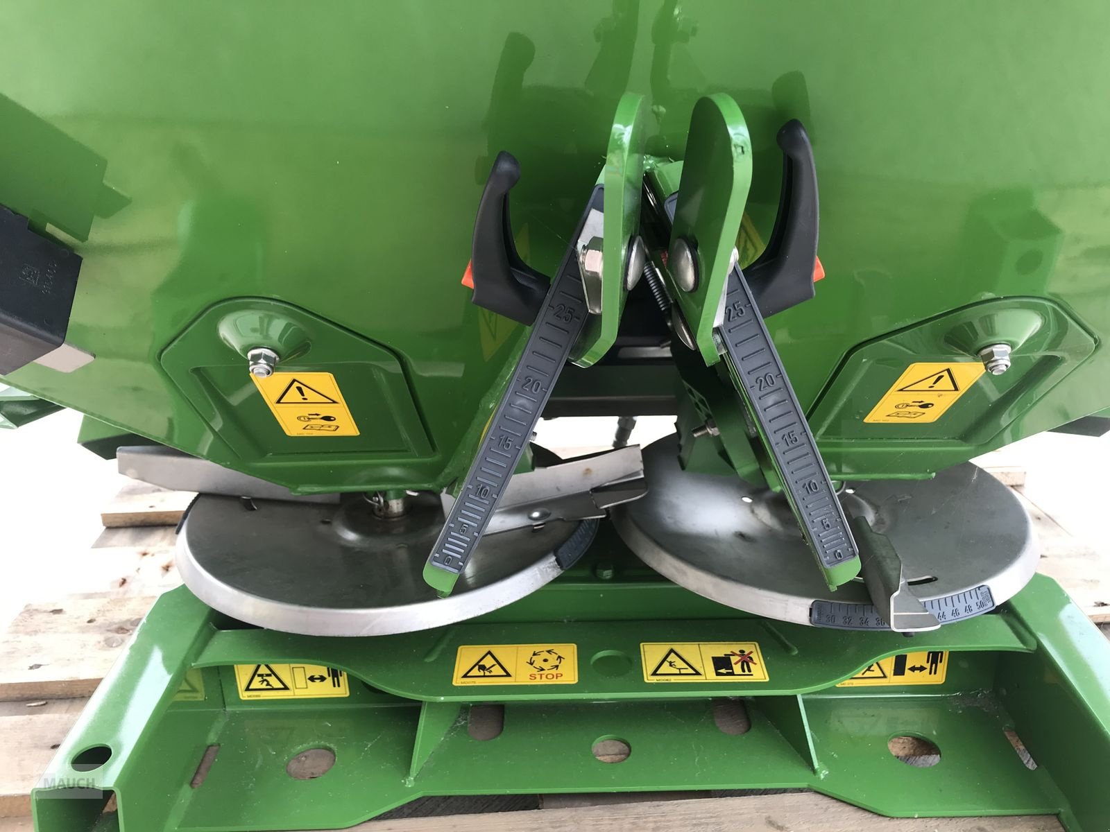 Düngerstreuer des Typs Amazone ZA-X 603, Neumaschine in Burgkirchen (Bild 10)