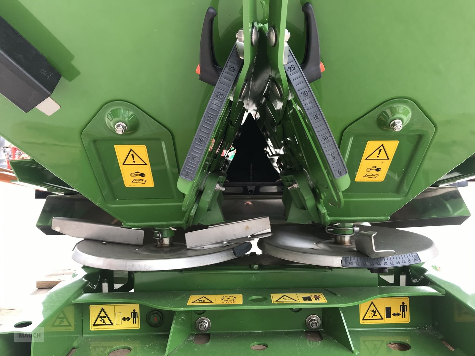 Düngerstreuer des Typs Amazone ZA-X 603, Neumaschine in Burgkirchen (Bild 11)