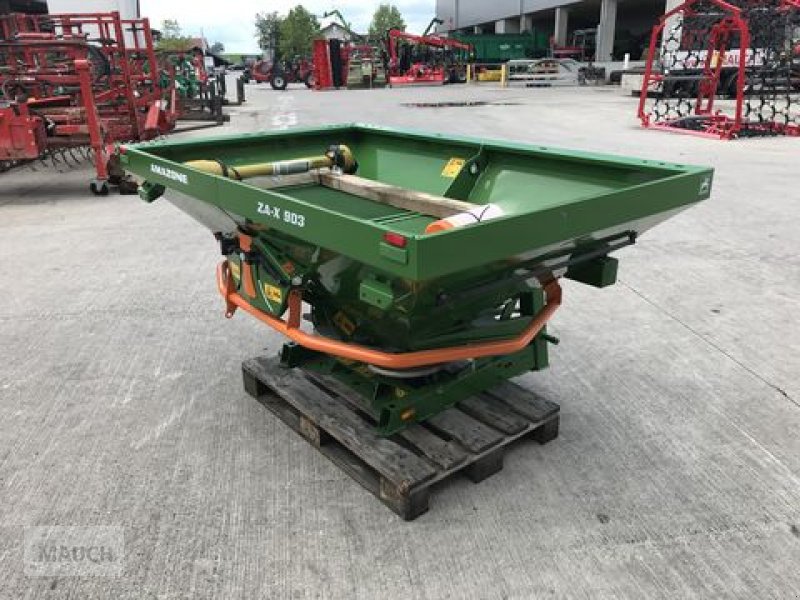 Düngerstreuer of the type Amazone ZA-X 903, Neumaschine in Burgkirchen (Picture 5)