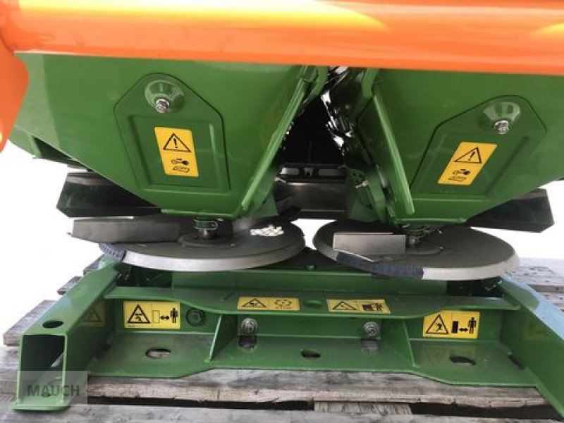 Düngerstreuer of the type Amazone ZA-X 903, Neumaschine in Burgkirchen (Picture 13)