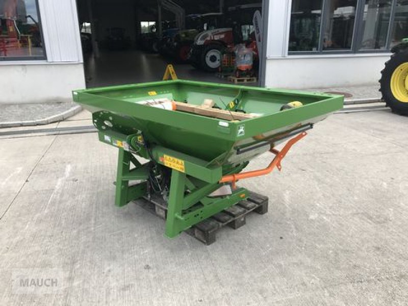 Düngerstreuer of the type Amazone ZA-X 903, Neumaschine in Burgkirchen (Picture 1)