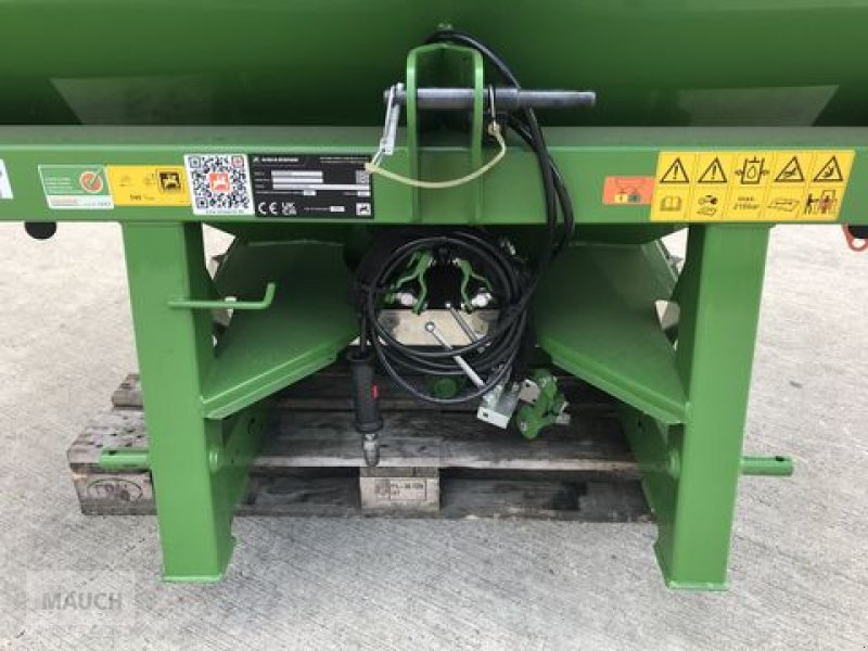 Düngerstreuer of the type Amazone ZA-X 903, Neumaschine in Burgkirchen (Picture 9)