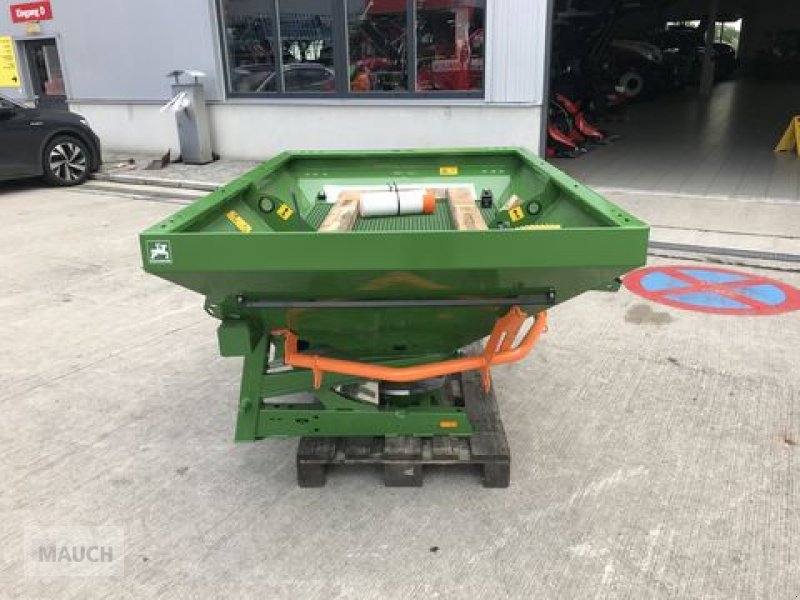 Düngerstreuer of the type Amazone ZA-X 903, Neumaschine in Burgkirchen (Picture 2)