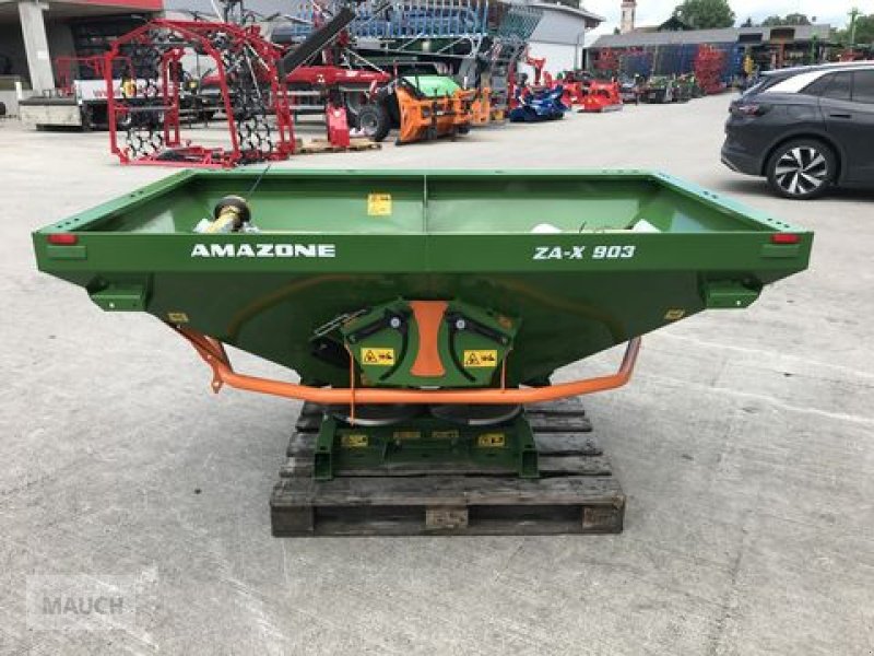 Düngerstreuer of the type Amazone ZA-X 903, Neumaschine in Burgkirchen (Picture 4)