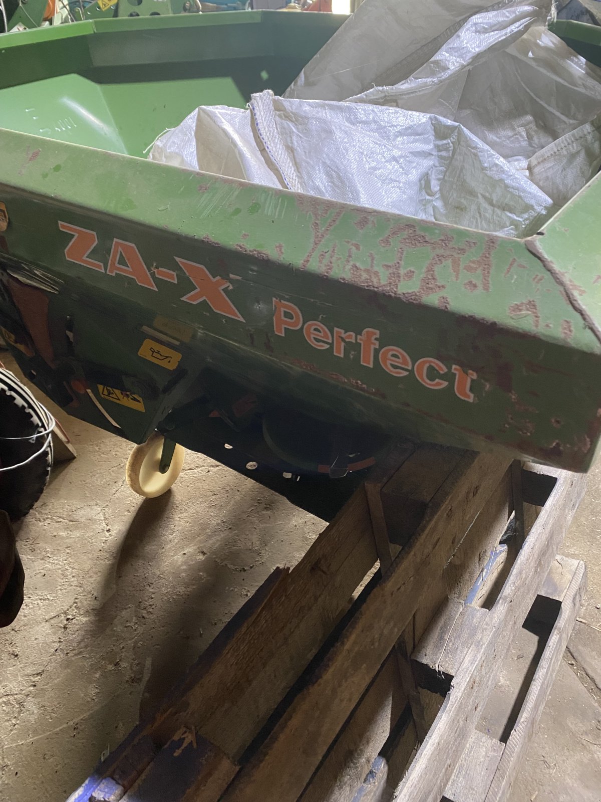 Düngerstreuer of the type Amazone ZA-X Perfect 902, Gebrauchtmaschine in Höchstädt (Picture 3)