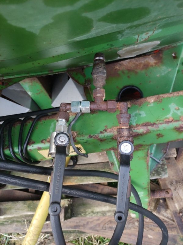 Düngerstreuer a típus Amazone ZAM COMP, Gebrauchtmaschine ekkor: COGNAC LA FORET (Kép 3)