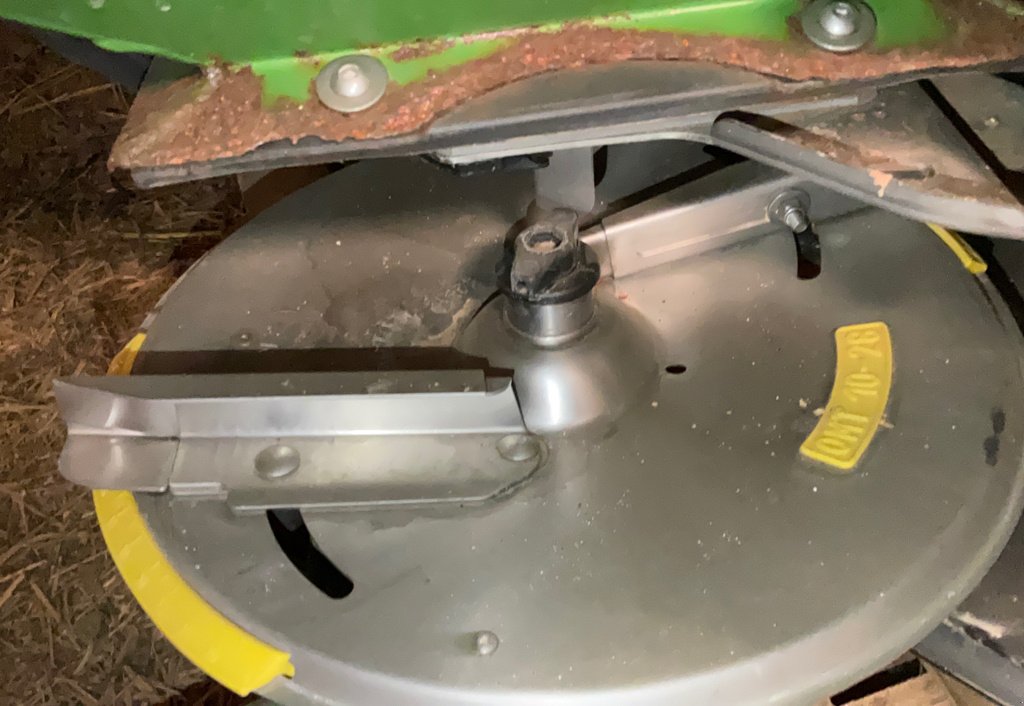 Düngerstreuer des Typs Amazone ZA.M Pretix 1501, Gebrauchtmaschine in MORLHON LE HAUT (Bild 11)