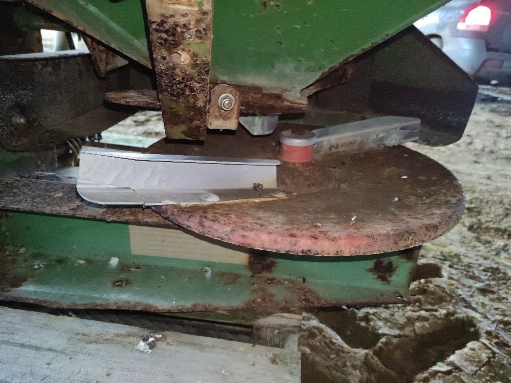 Düngerstreuer типа Amazone ZAU1001, Gebrauchtmaschine в COGNAC LA FORET (Фотография 6)