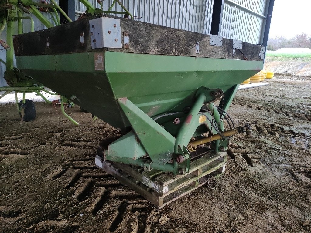 Düngerstreuer типа Amazone ZAU1001, Gebrauchtmaschine в COGNAC LA FORET (Фотография 1)