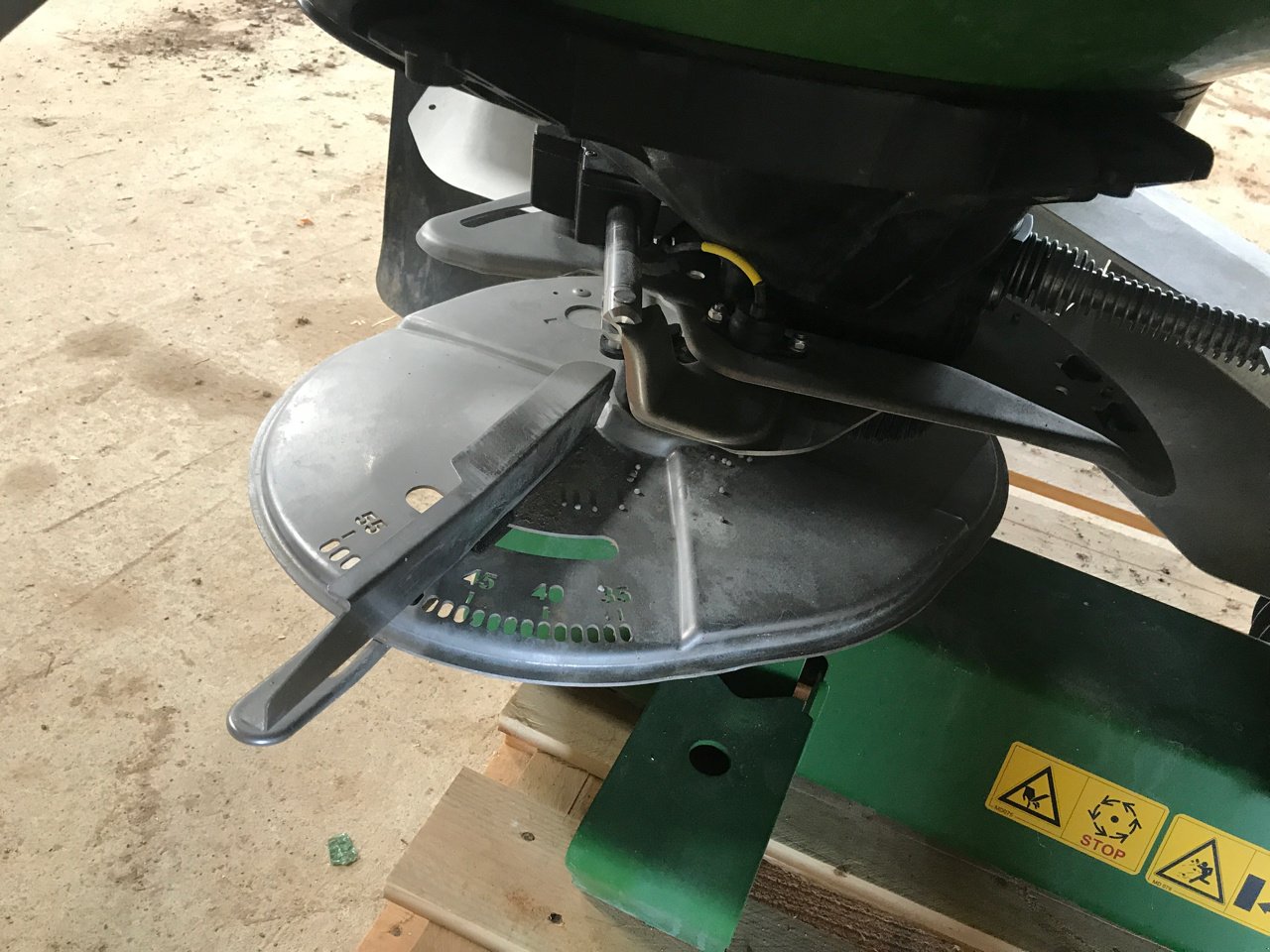 Düngerstreuer του τύπου Amazone ZAV 2000 Spécial, Gebrauchtmaschine σε MORLHON LE HAUT (Φωτογραφία 9)