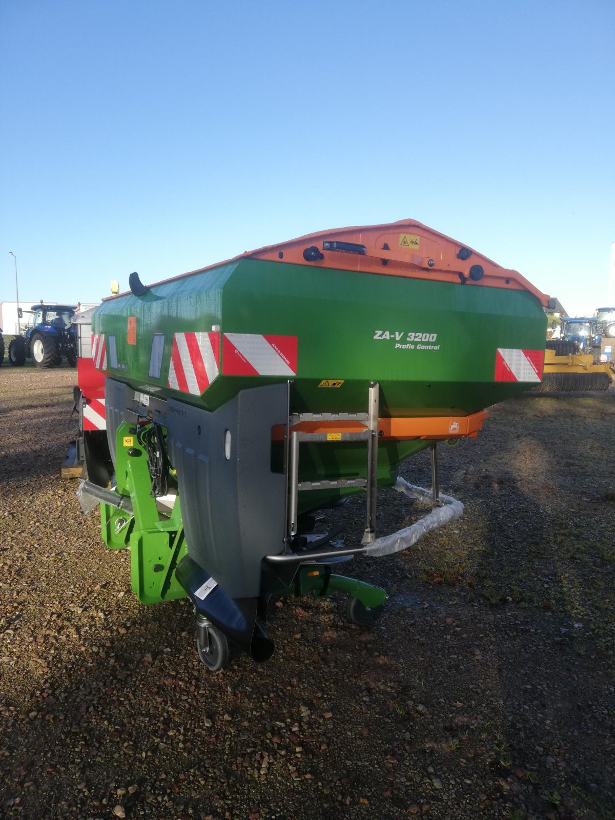 Düngerstreuer типа Amazone ZAV 3200, Gebrauchtmaschine в TREMEUR (Фотография 2)