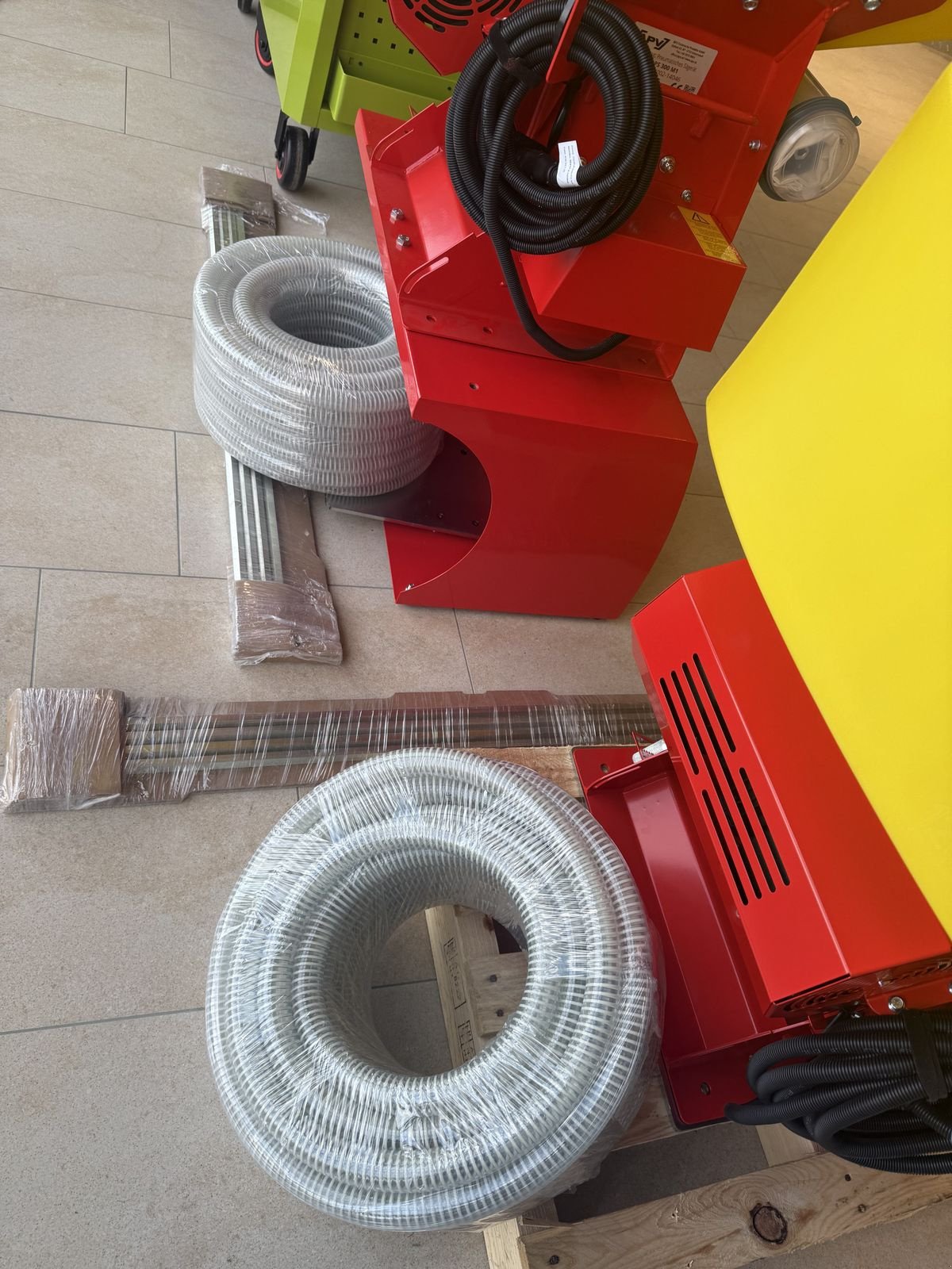 Düngerstreuer des Typs APV PS 200 M1 elektr, Neumaschine in Grund (Bild 3)