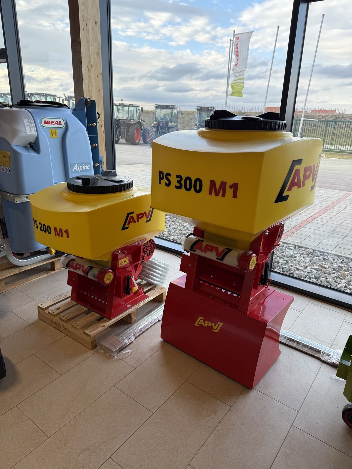 Düngerstreuer des Typs APV PS 200 M1 elektr, Neumaschine in Grund (Bild 5)