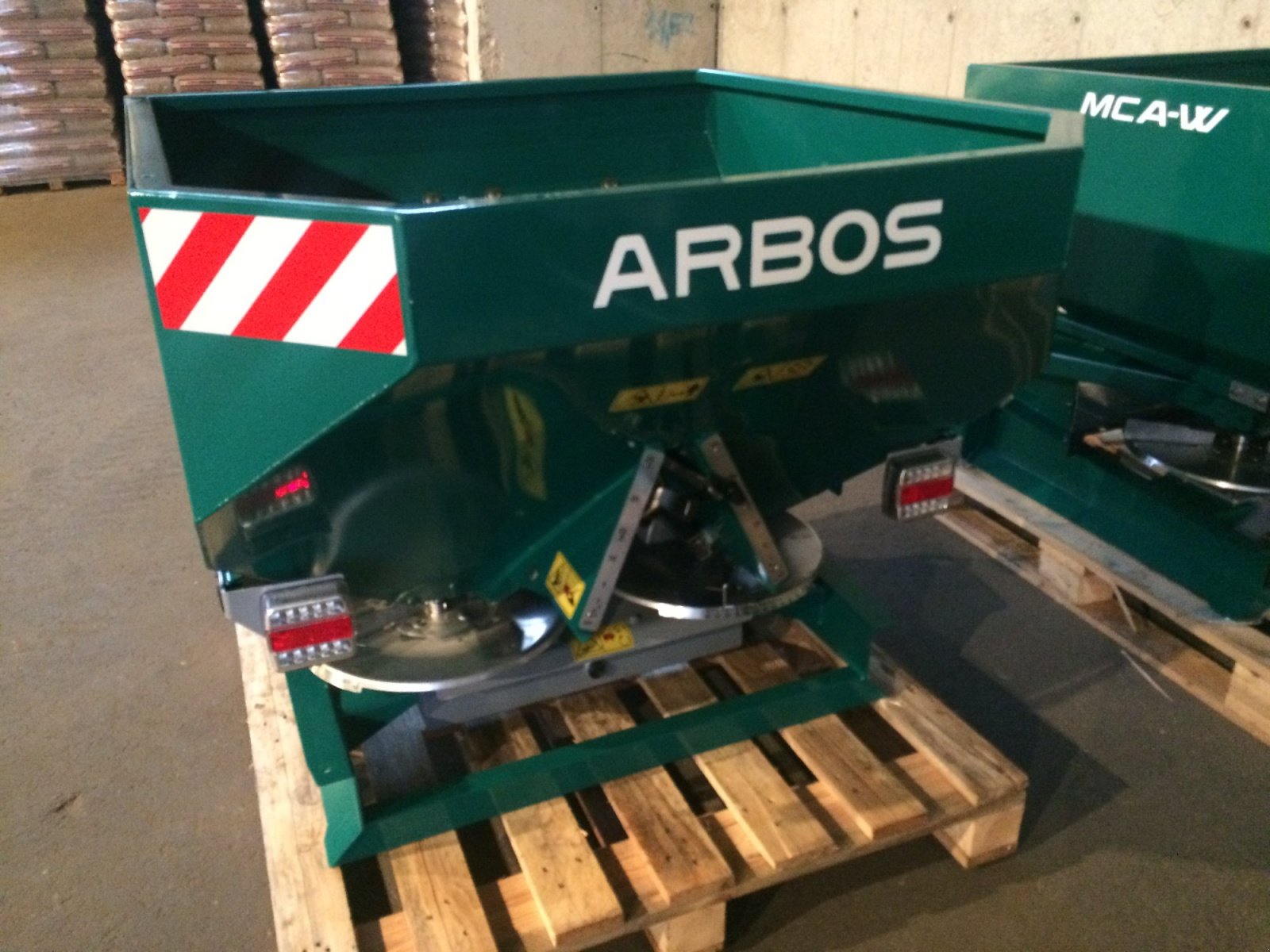 Düngerstreuer des Typs ARBOS MCA-W 1000, Neumaschine in Rudersdorf (Bild 3)