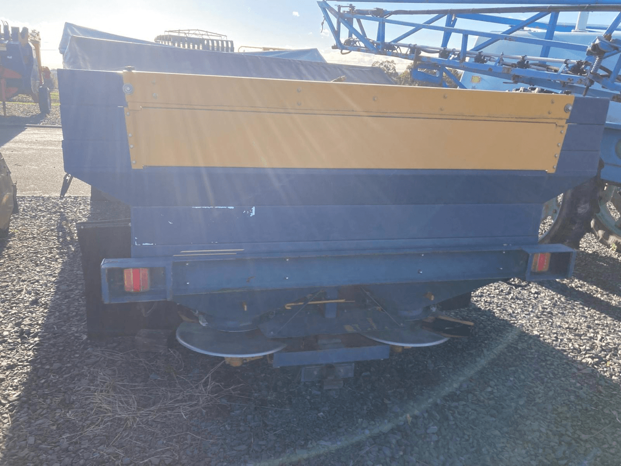 Düngerstreuer des Typs Bogballe DZT 1500, Gebrauchtmaschine in CONDE SUR VIRE (Bild 4)