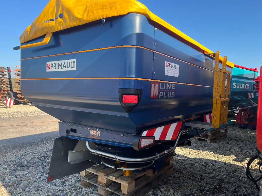 Düngerstreuer des Typs Bogballe M35W PLUS, Gebrauchtmaschine in VERT TOULON (Bild 1)