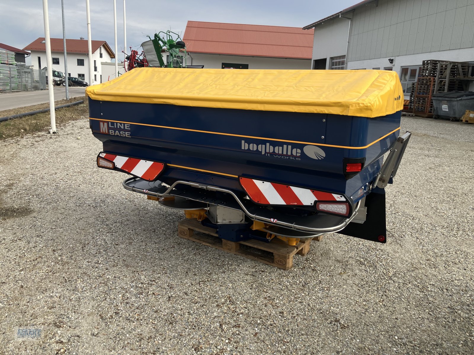 Düngerstreuer des Typs Bogballe M35W, Neumaschine in Walpertskirchen (Bild 4)