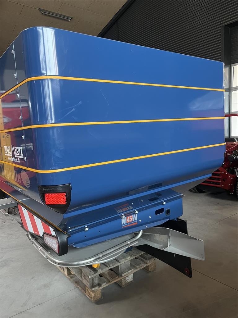 Düngerstreuer of the type Bogballe M45W Plus Isobus Vejeceller, Elektrisk Dynamisk kantspredning, Section Control Dynamic og Hydraulisk Presenning, Gebrauchtmaschine in Sakskøbing (Picture 3)