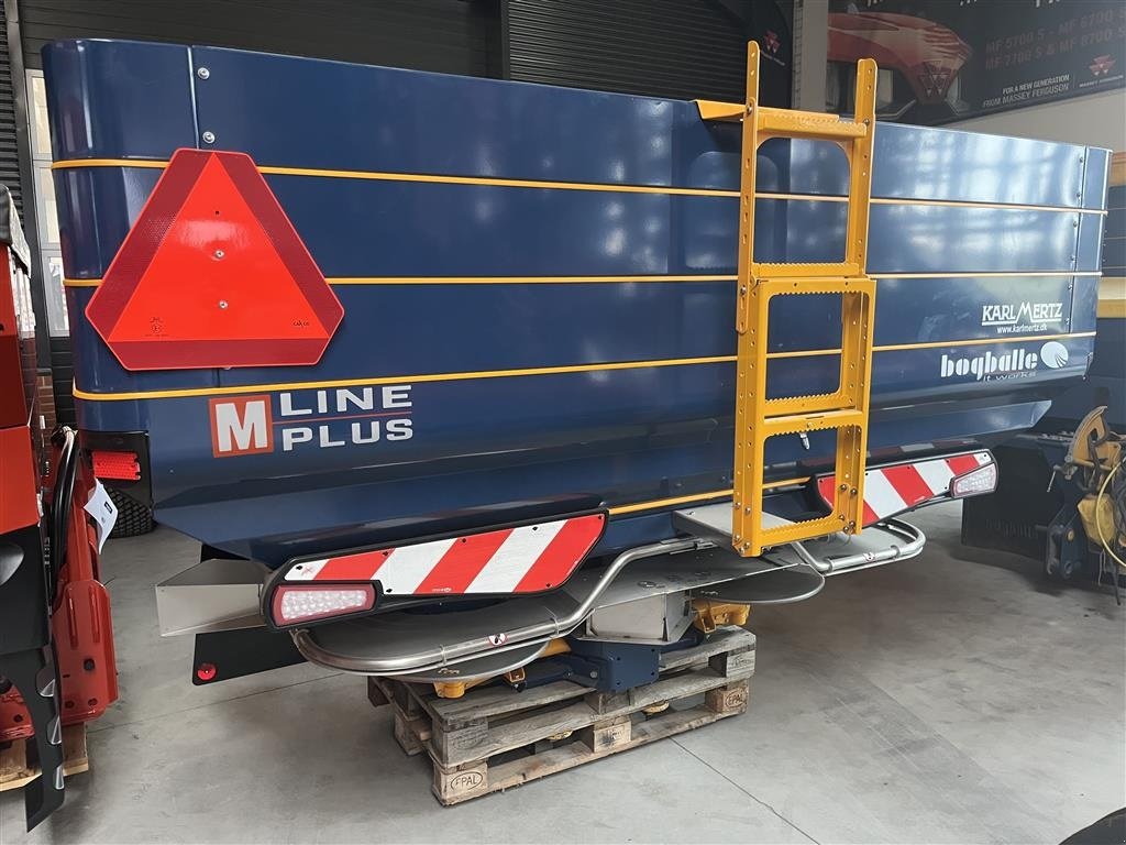 Düngerstreuer of the type Bogballe M45W Plus Isobus Vejeceller, Elektrisk Dynamisk kantspredning, Section Control Dynamic og Hydraulisk Presenning, Gebrauchtmaschine in Sakskøbing (Picture 1)