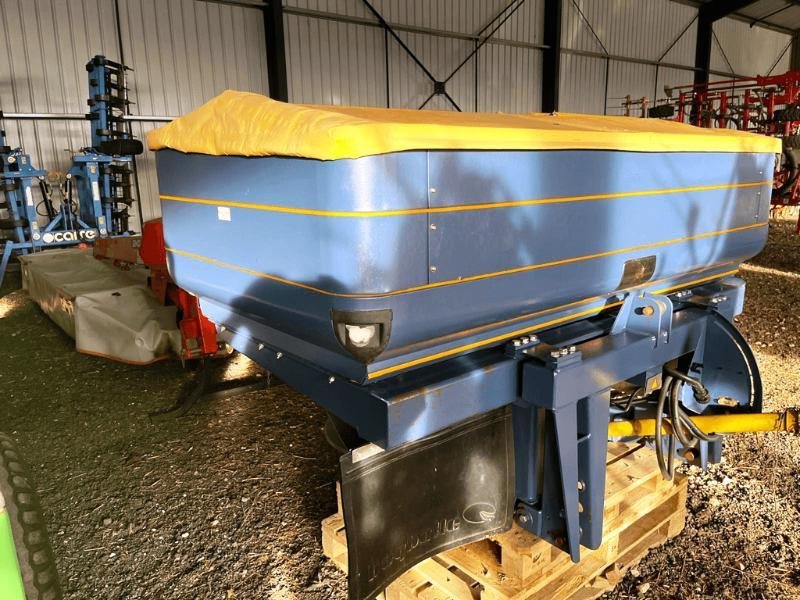 Düngerstreuer типа Bogballe UNIQ, Gebrauchtmaschine в SAINT-GERMAIN DU PUY (Фотография 2)