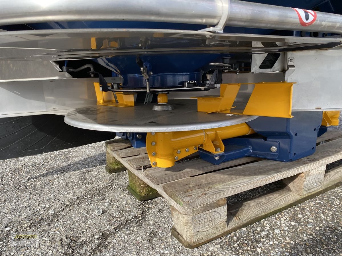 Düngerstreuer des Typs Bogballe Wiegestreuer M35W base 1800, Neumaschine in Senftenbach (Bild 4)