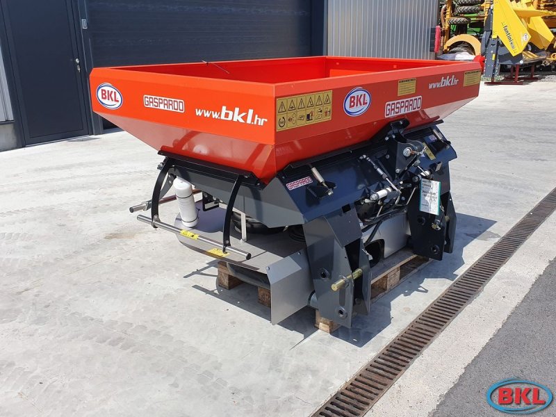 Düngerstreuer des Typs Gaspardo ZENO 18 Mineraldüngerstreuer, Neumaschine in Rovisce