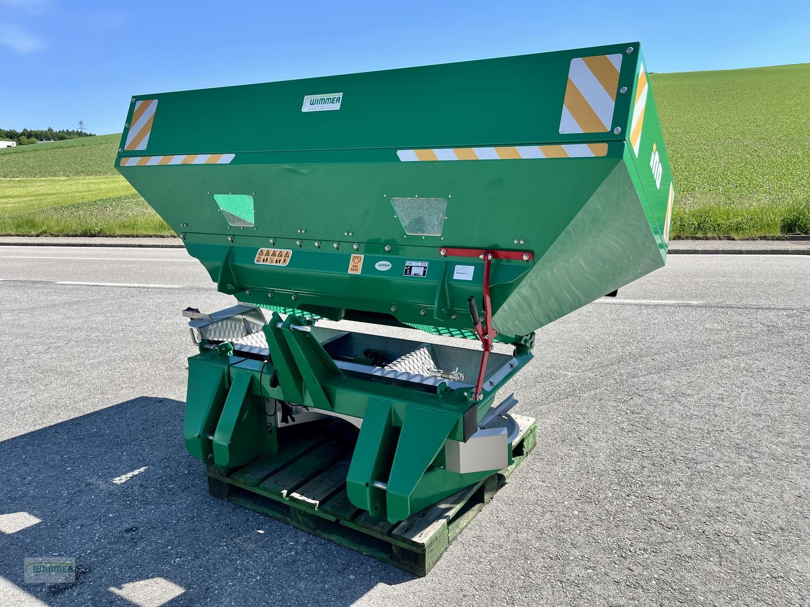 Düngerstreuer des Typs INO FERTI II - Düngestreuer / Düngerstreuer 18m, Neumaschine in Kematen (Bild 9)