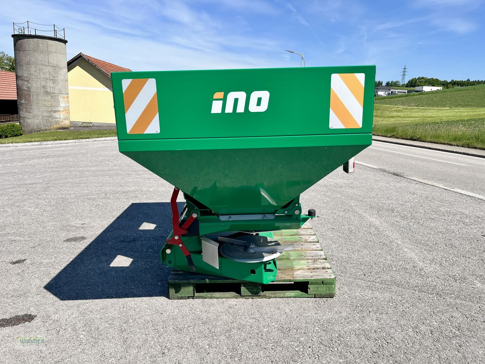 Düngerstreuer des Typs INO FERTI II - Düngestreuer / Düngerstreuer 18m, Neumaschine in Kematen (Bild 5)
