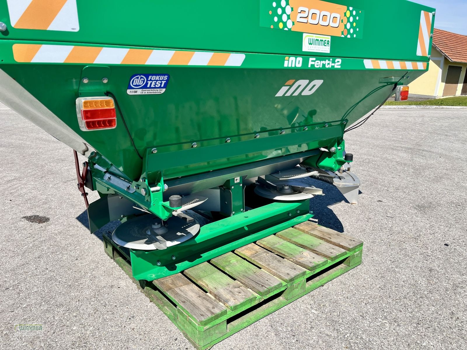 Düngerstreuer des Typs INO FERTI II - Düngestreuer / Düngerstreuer 18m, Neumaschine in Kematen (Bild 3)