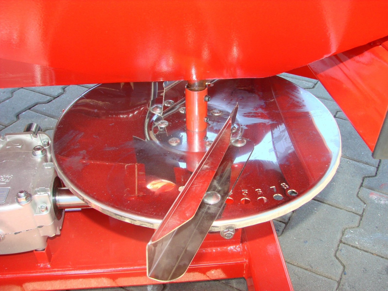 Düngerstreuer del tipo Jar-Met Düngerstreuer 800 kg / Fertilizer spreader, Neumaschine In Michałowo (Immagine 18)