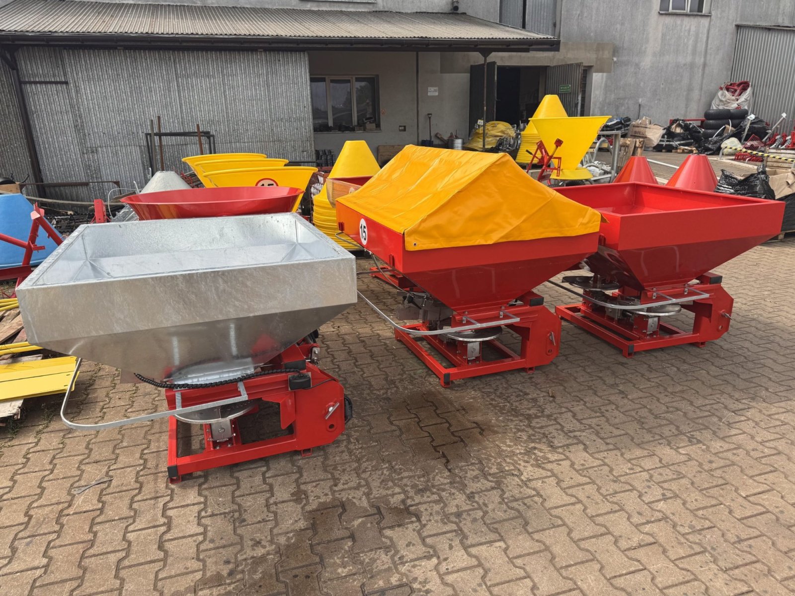 Düngerstreuer del tipo Jar-Met Düngerstreuer 800 kg / Fertilizer spreader, Neumaschine In Michałowo (Immagine 23)