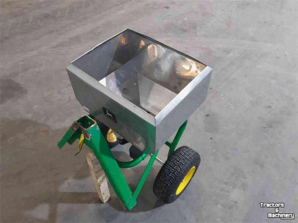 Düngerstreuer des Typs John Deere Kunstmeststrooier - zoutstrooier, Gebrauchtmaschine in Zevenaar (Bild 2)