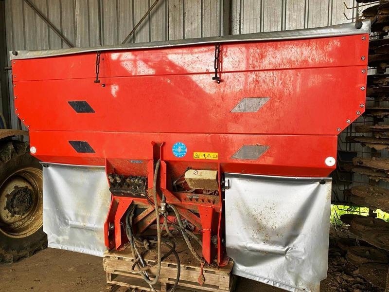 Düngerstreuer van het type Kuhn AXERA 1102 H-EMC, Gebrauchtmaschine in SAINT-GERMAIN DU PUY (Foto 1)