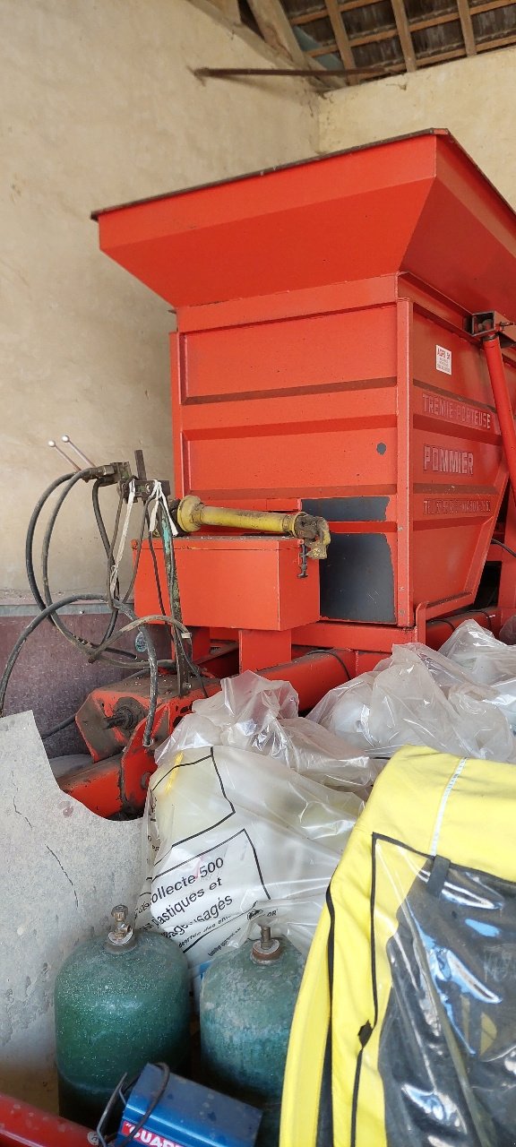 Düngerstreuer of the type Kuhn AXERA-M 1101, Gebrauchtmaschine in VERT TOULON (Picture 2)