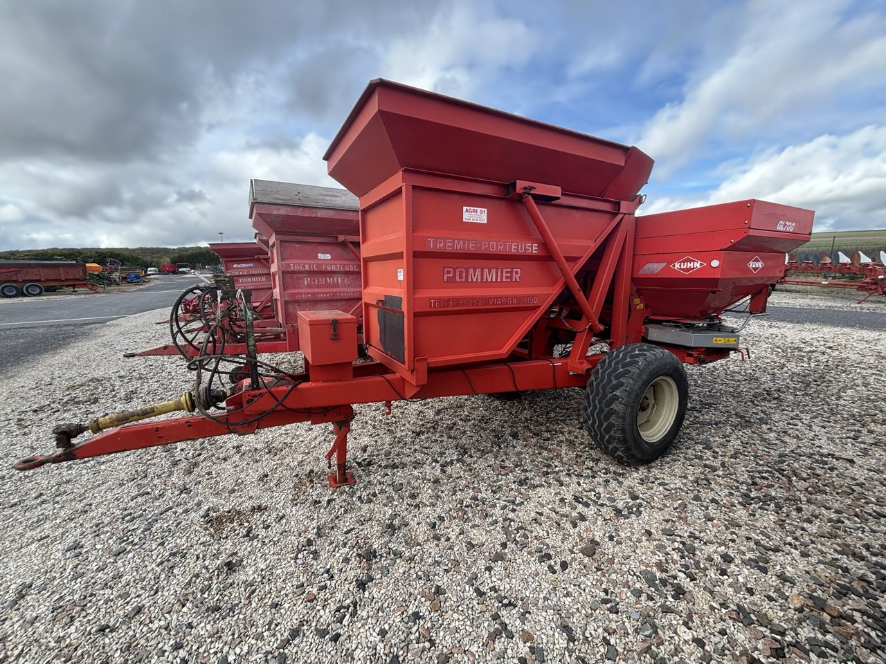 Düngerstreuer of the type Kuhn AXERA-M 1101, Gebrauchtmaschine in VERT TOULON (Picture 1)