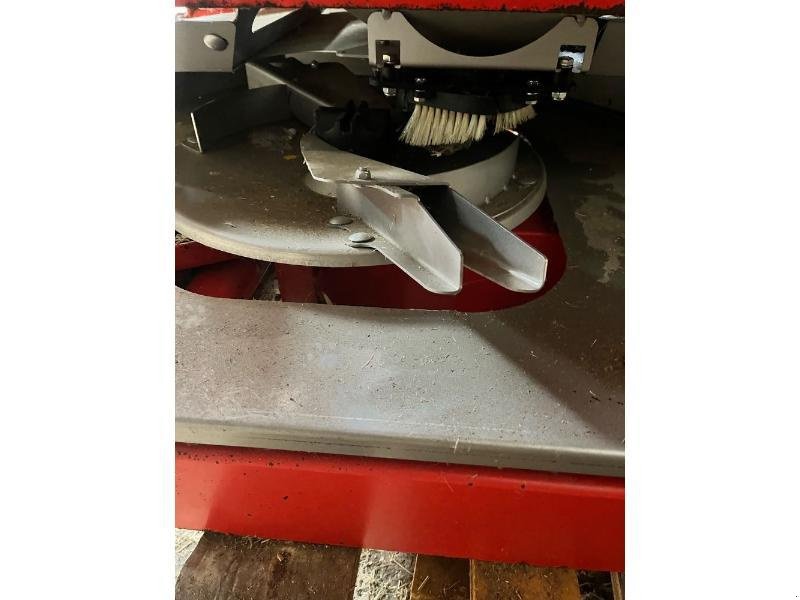 Düngerstreuer des Typs Kuhn AXERA, Gebrauchtmaschine in BRAY en Val (Bild 3)