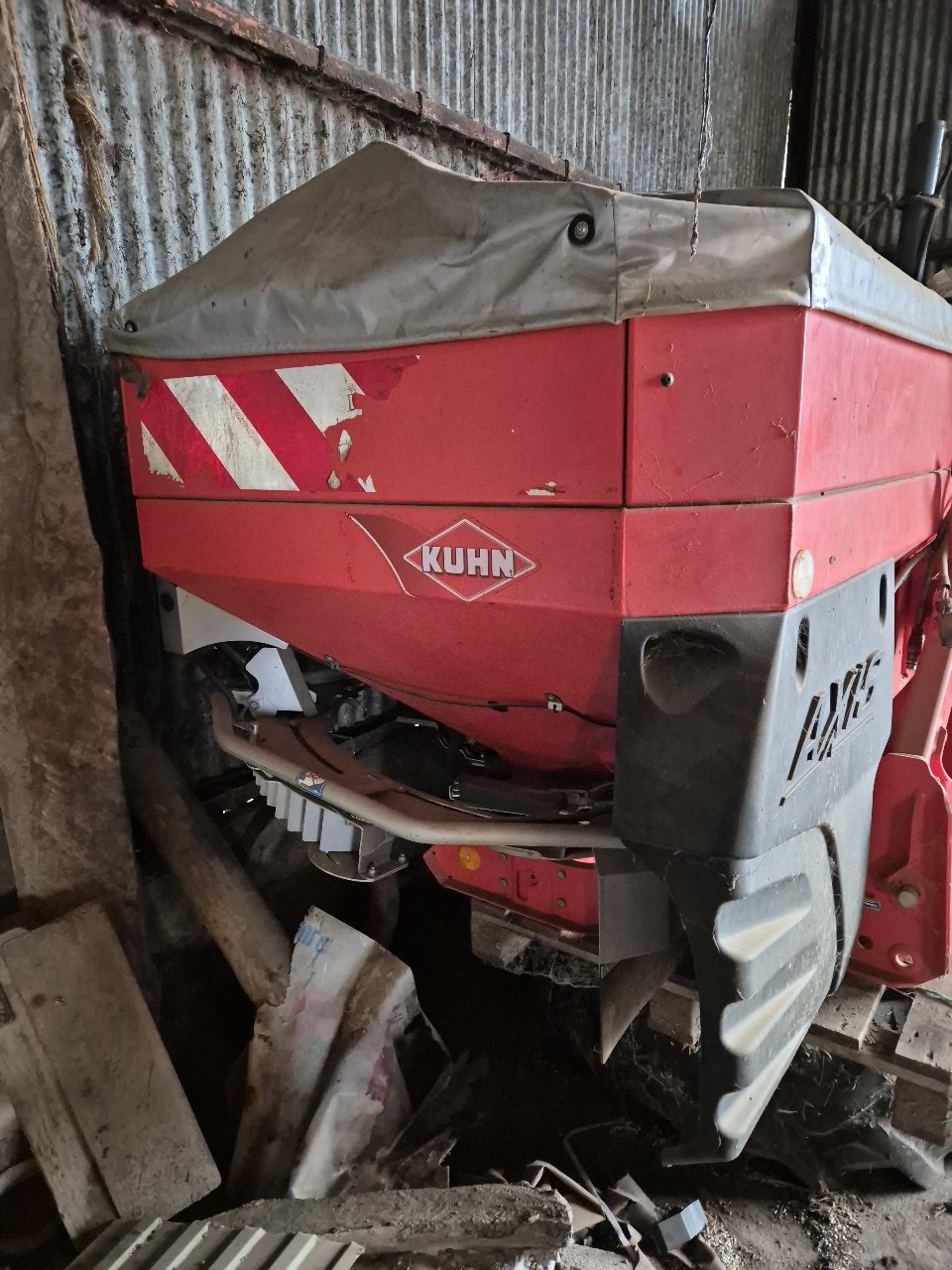 Düngerstreuer of the type Kuhn AXIS 20.1 W, Gebrauchtmaschine in MANDRES-SUR-VAIR (Picture 4)