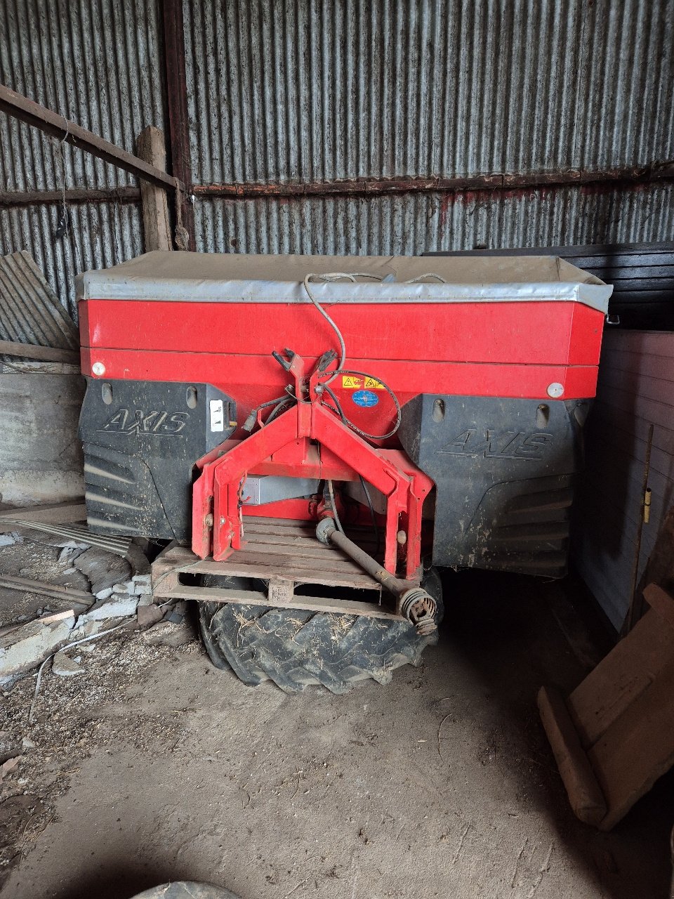 Düngerstreuer of the type Kuhn AXIS 20.1 W, Gebrauchtmaschine in MANDRES-SUR-VAIR (Picture 2)