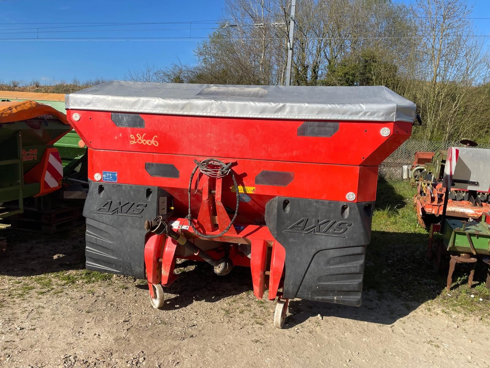 Düngerstreuer типа Kuhn AXIS 30.2 C, Gebrauchtmaschine в BOSC LE HARD (Фотография 3)