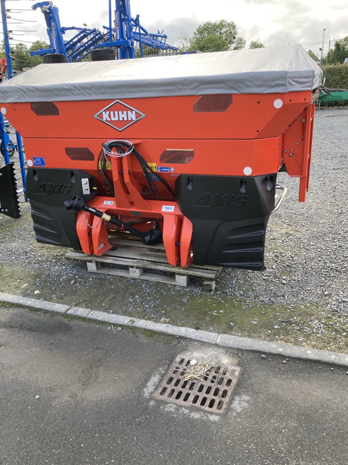 Düngerstreuer tipa Kuhn AXIS 30.2 D, Gebrauchtmaschine u CONDE SUR VIRE (Slika 2)