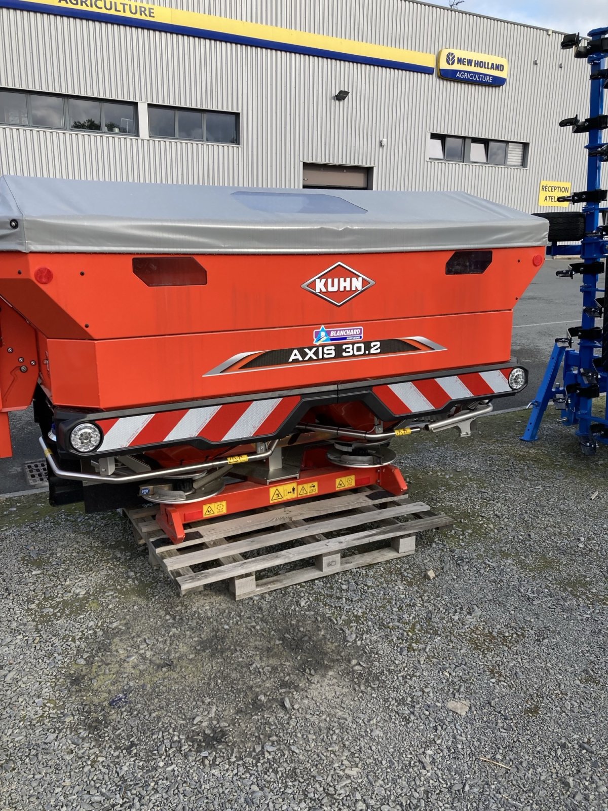 Düngerstreuer tipa Kuhn AXIS 30.2 D, Gebrauchtmaschine u CONDE SUR VIRE (Slika 1)