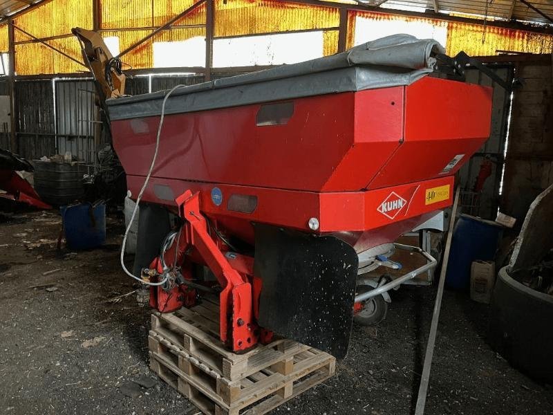 Düngerstreuer of the type Kuhn AXIS 40-1 W, Gebrauchtmaschine in VERDUN