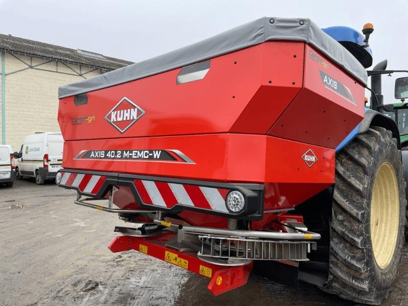 Düngerstreuer typu Kuhn AXIS 40-2 M-EMCW, Gebrauchtmaschine v SAINT-GERMAIN DU PUY