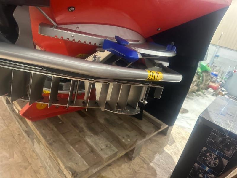 Düngerstreuer типа Kuhn AXIS 40-2 W, Gebrauchtmaschine в VERDUN (Фотография 11)