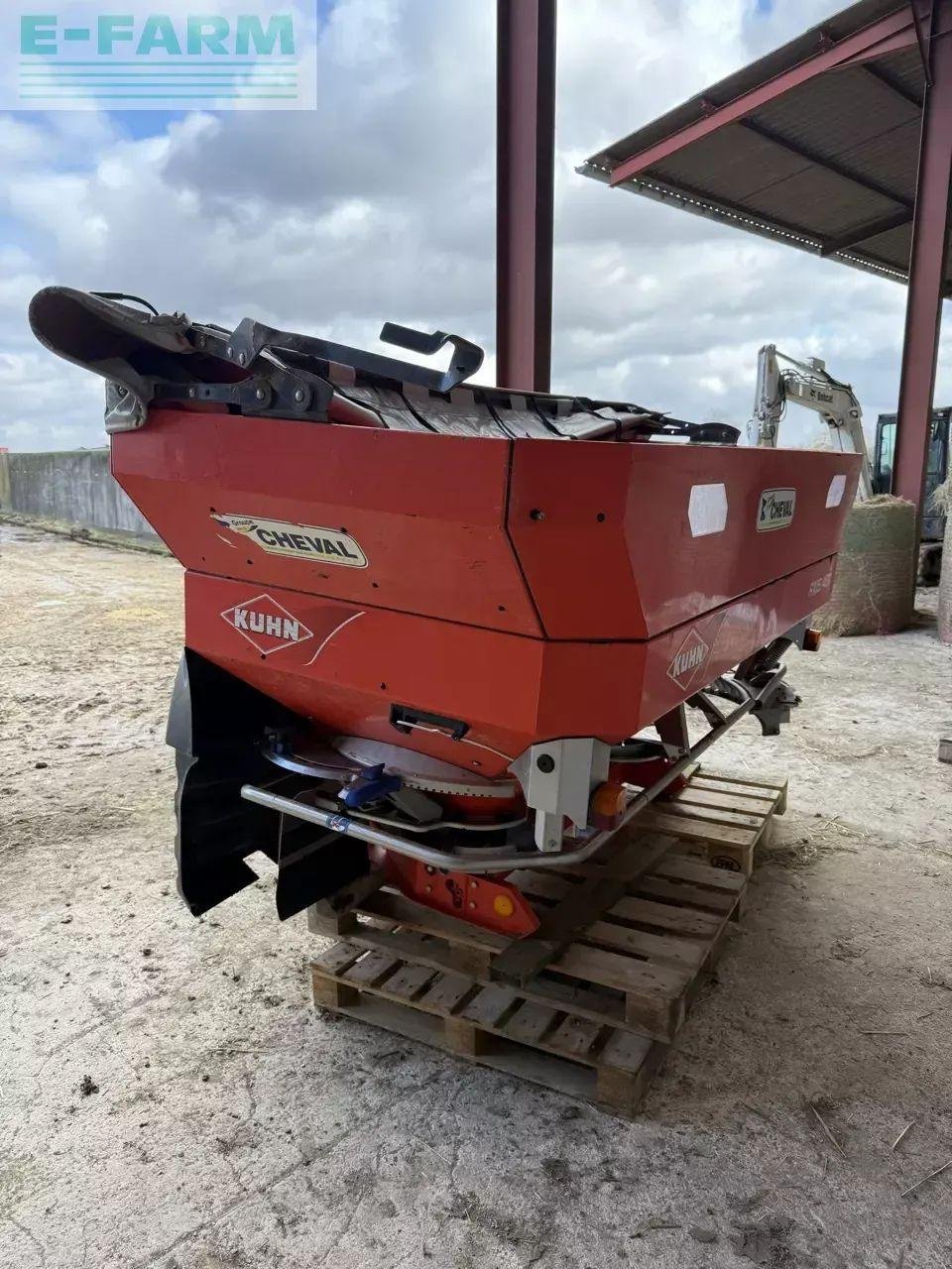 Düngerstreuer van het type Kuhn axis 40.1 d t25, Gebrauchtmaschine in CHAUVONCOURT (Foto 4)